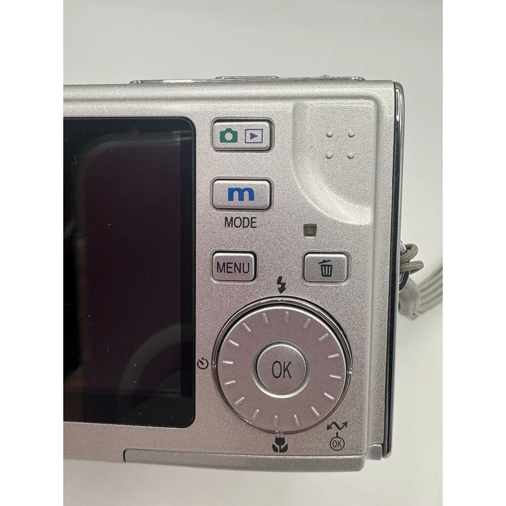 Nikon CoolPix S5 Digital Camera Silver 6MP 3x Optical Zoom FOR PARTS ONLY